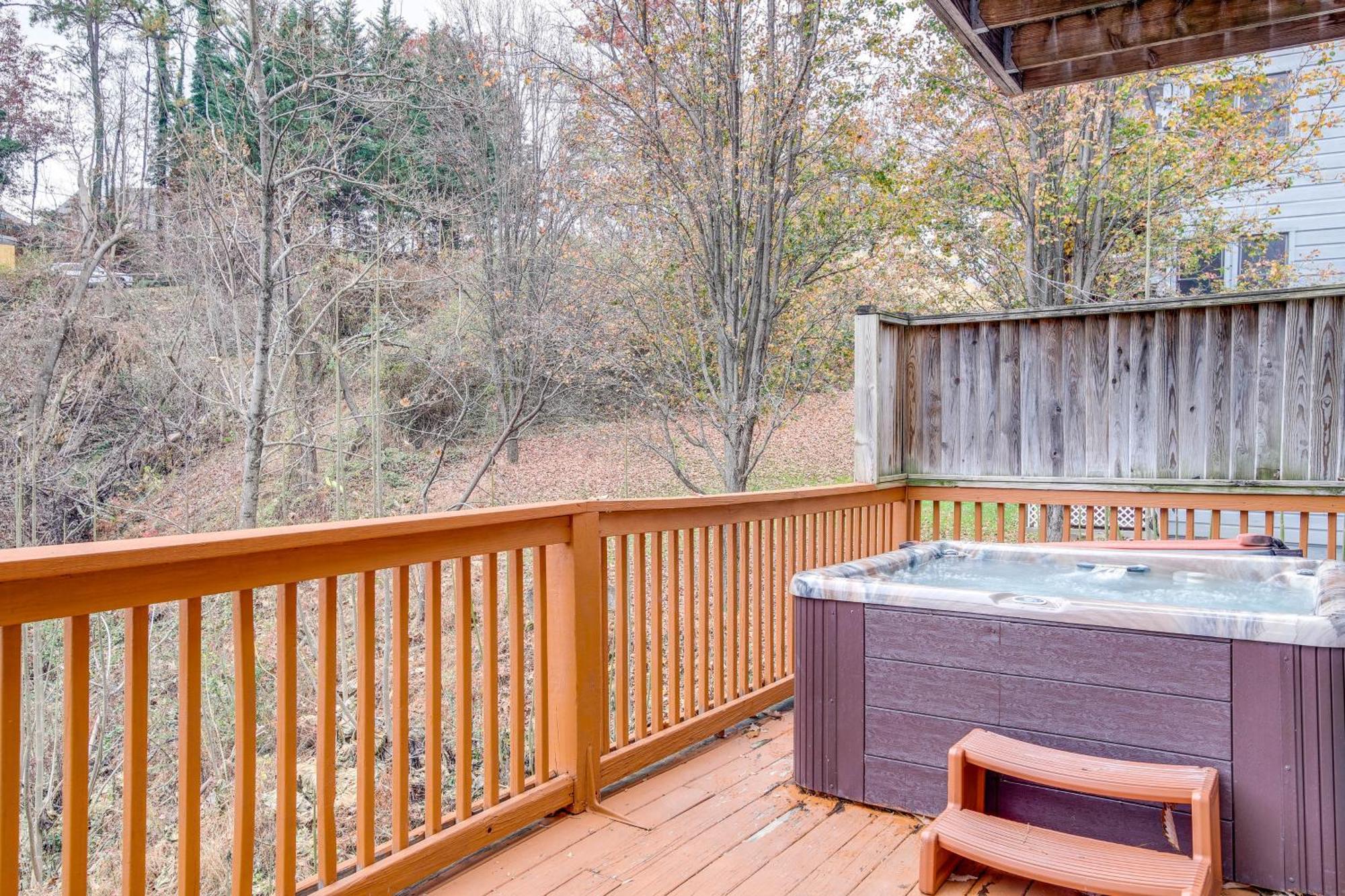 Pet-Friendly Gatlinburg Retreat With Hot Tub! Villa Luaran gambar