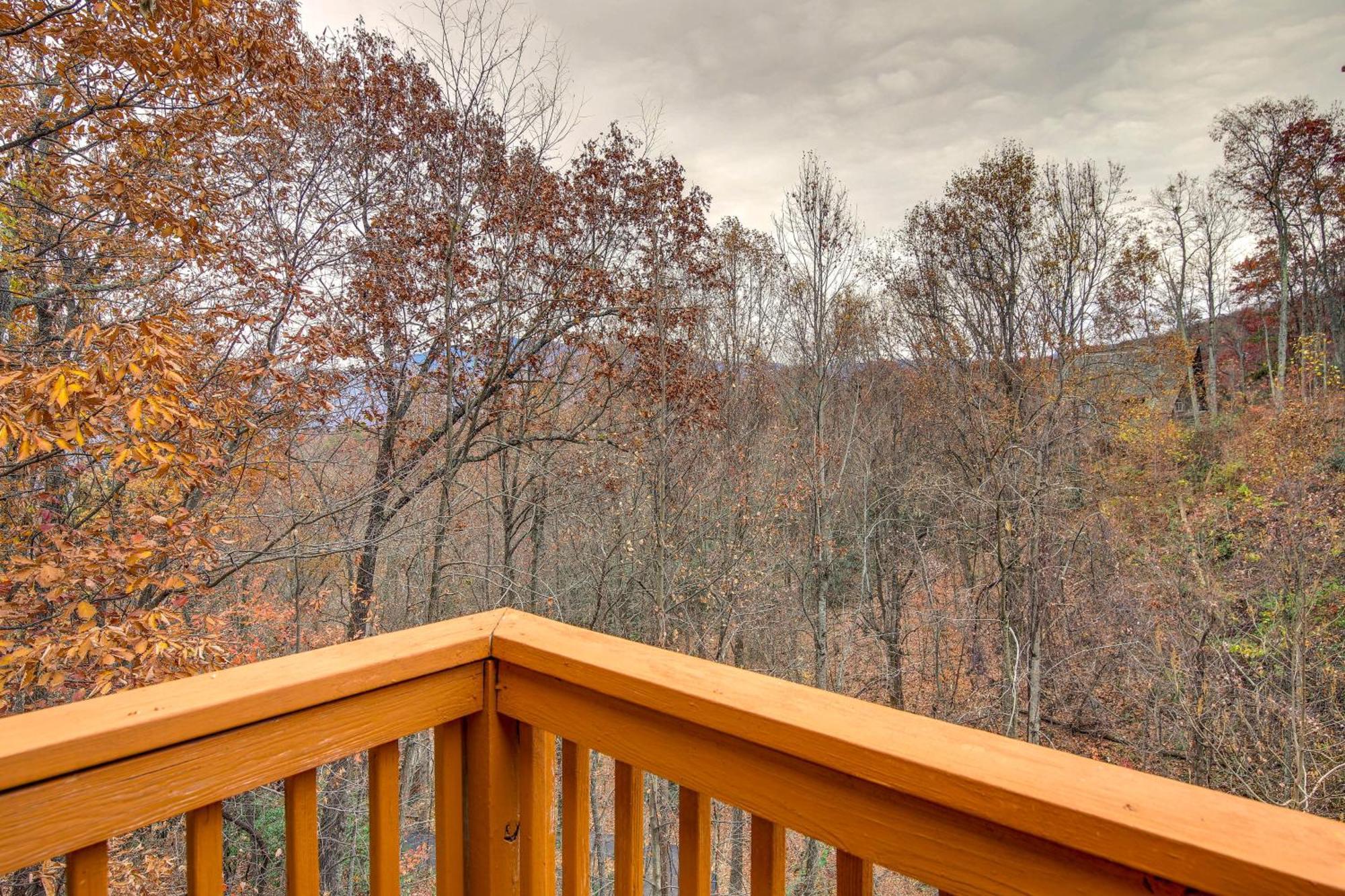 Pet-Friendly Gatlinburg Retreat With Hot Tub! Villa Luaran gambar