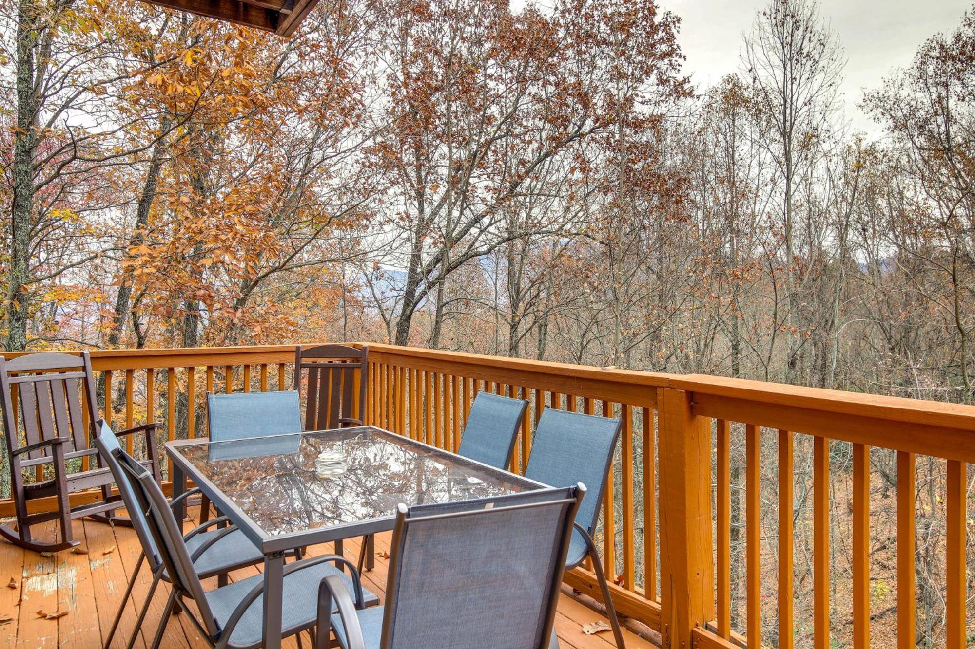 Pet-Friendly Gatlinburg Retreat With Hot Tub! Villa Luaran gambar